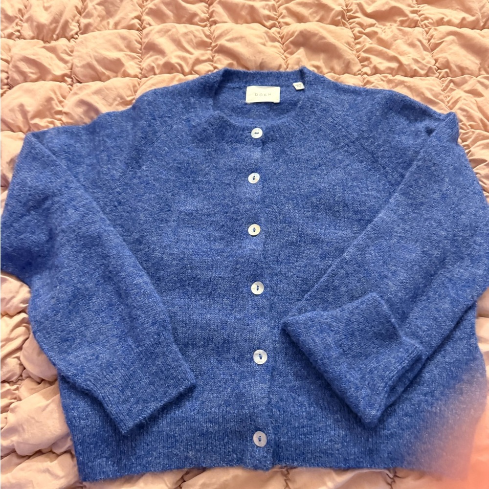 Beautiful Doen Blue Women's Cashmere cardigan - never been worn in new shape.